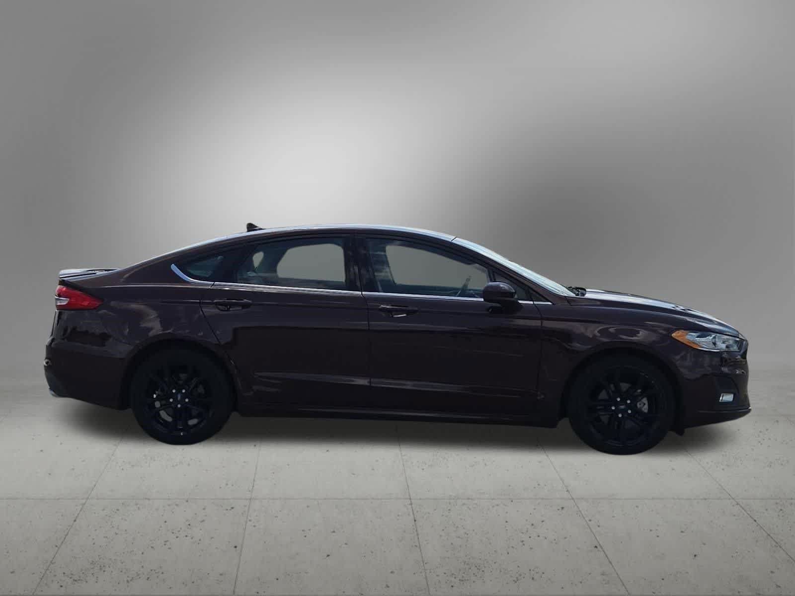Used 2019 Ford Fusion SE w/ Equipment Group 151A FWD image 7