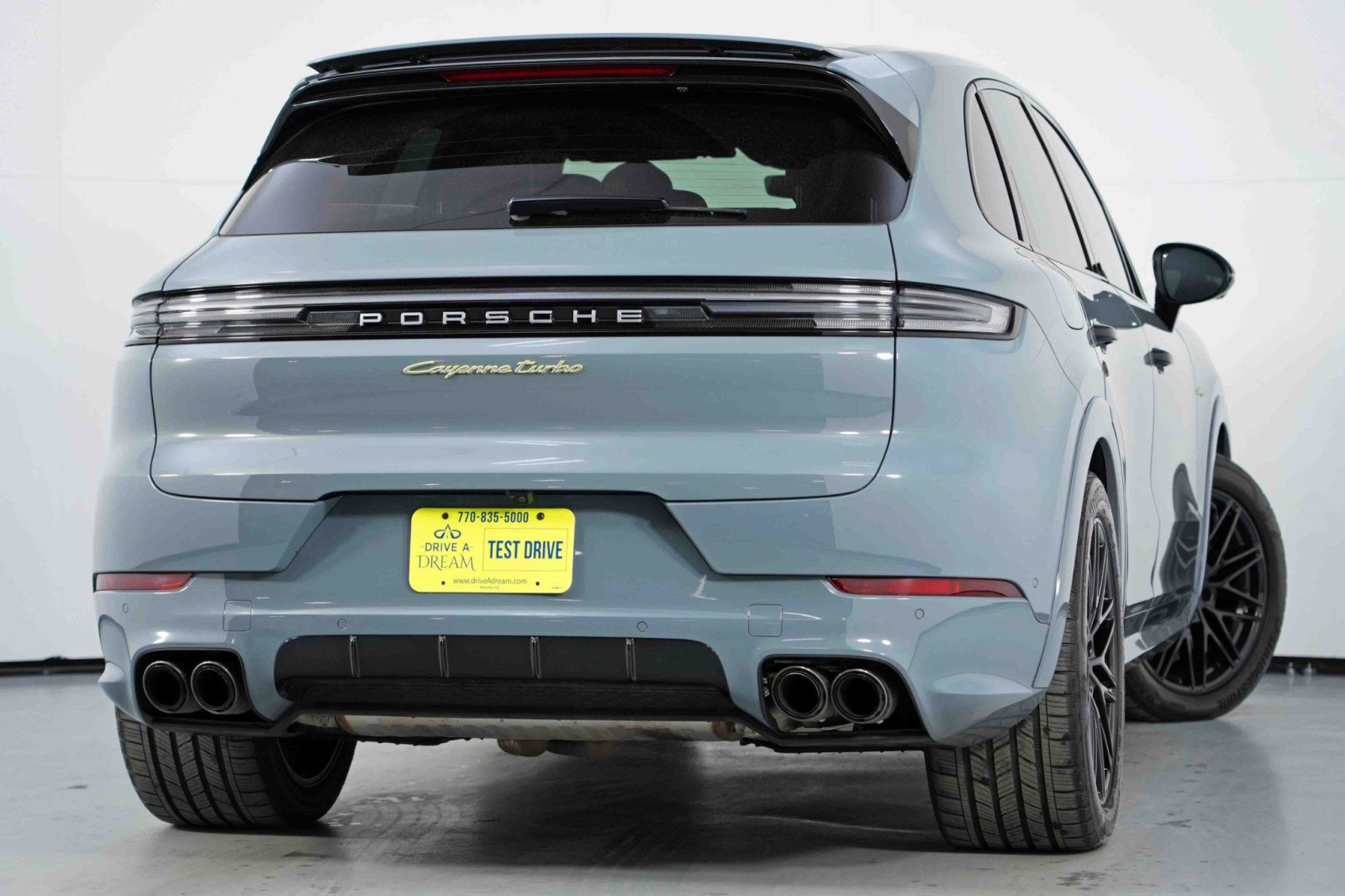 Used 2024 Porsche Cayenne Turbo image 5