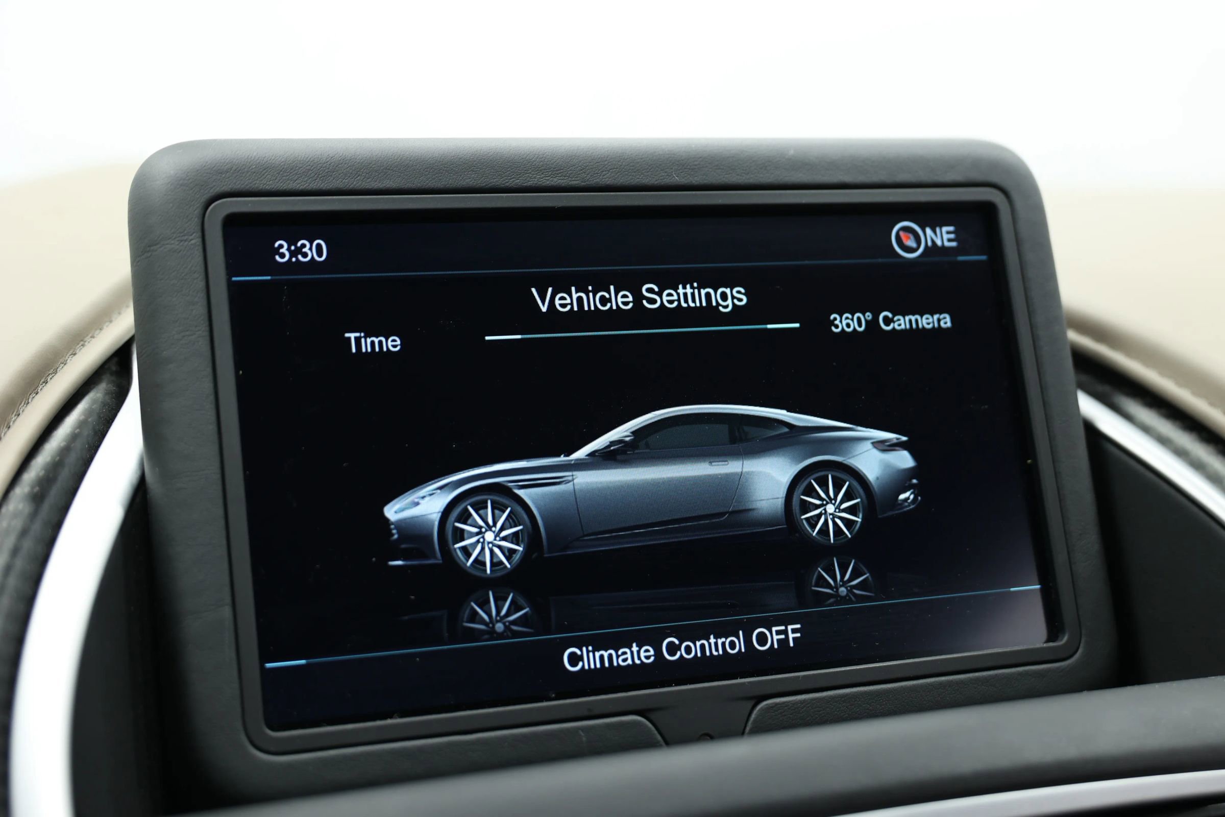 Used 2018 Aston Martin DB11 Coupe image 34