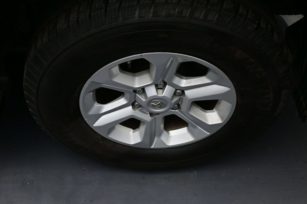 Used 2014 Toyota 4Runner SR5 AWD/4WD image 27