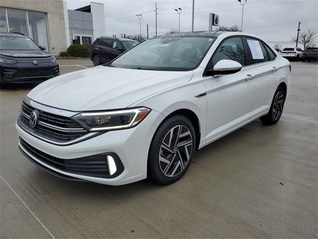 Used 2022 Volkswagen Jetta SEL image 2