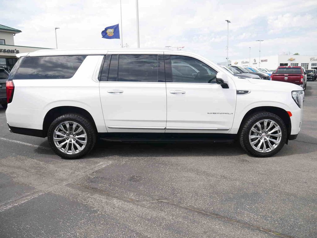 Used 2024 GMC Yukon XL Denali AWD/4WD image 23