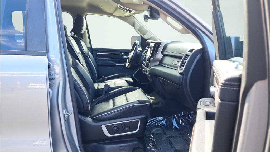Used 2021 RAM 1500 Laramie AWD/4WD image 16