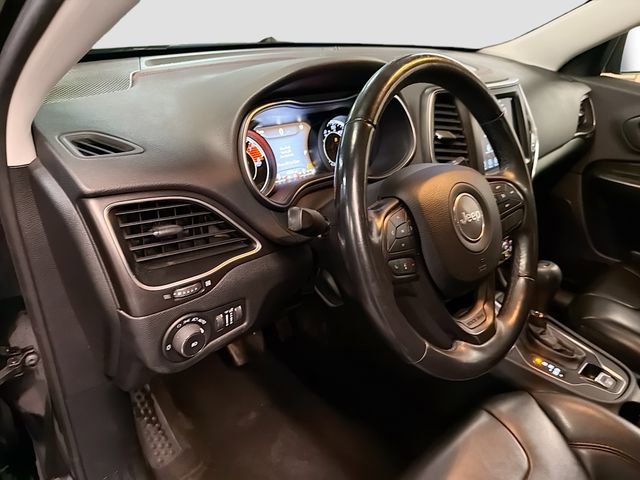 Used 2019 Jeep Cherokee Trailhawk w/ Cold Weather Group image 8