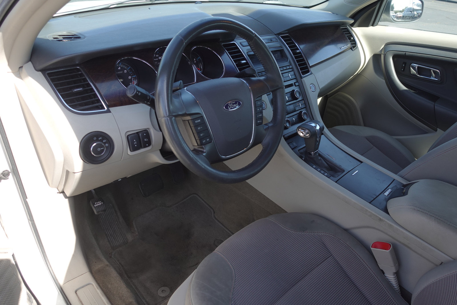 Used 2012 Ford Taurus SEL FWD image 9