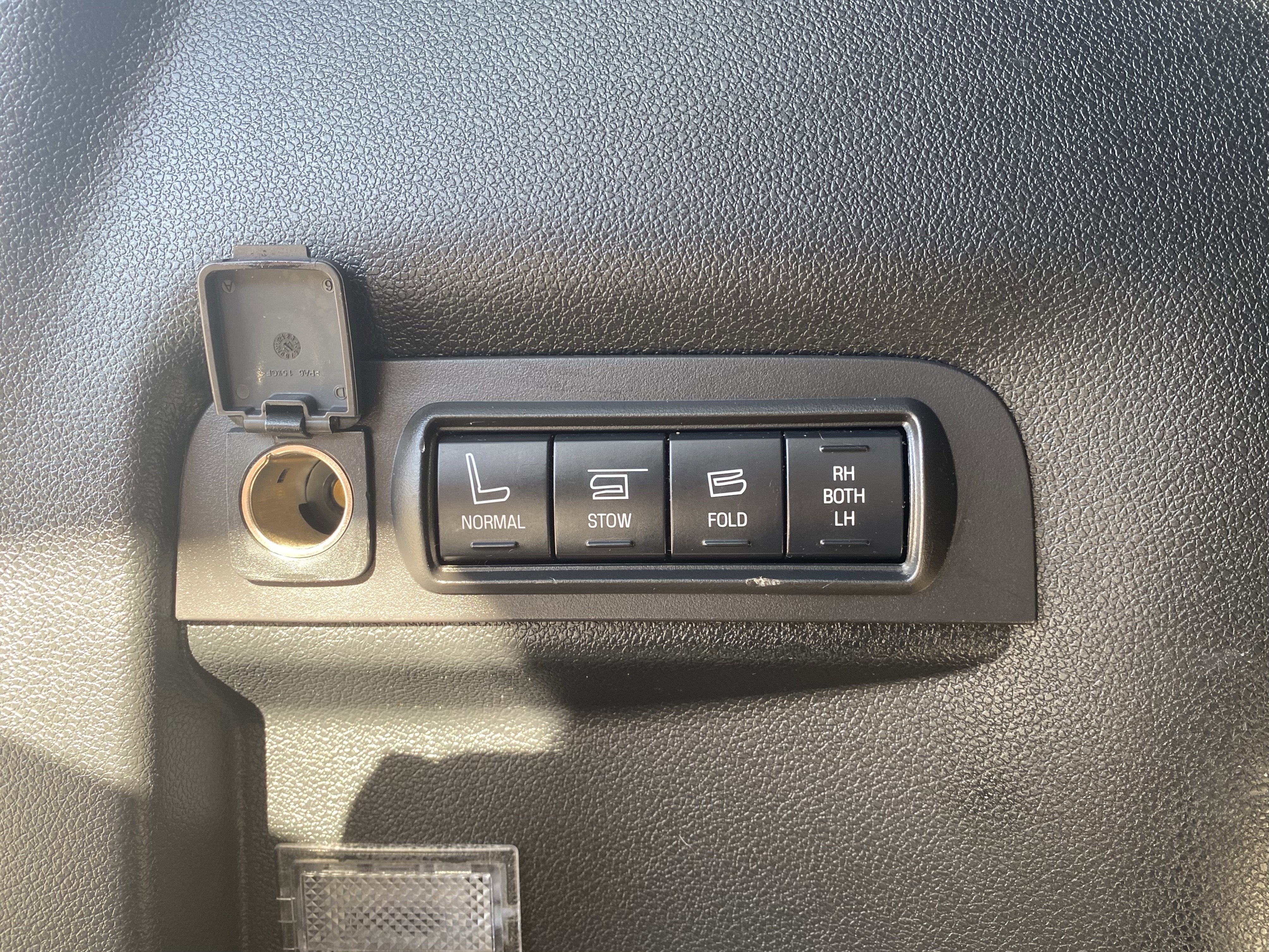 Used 2018 Ford Explorer Limited image 27