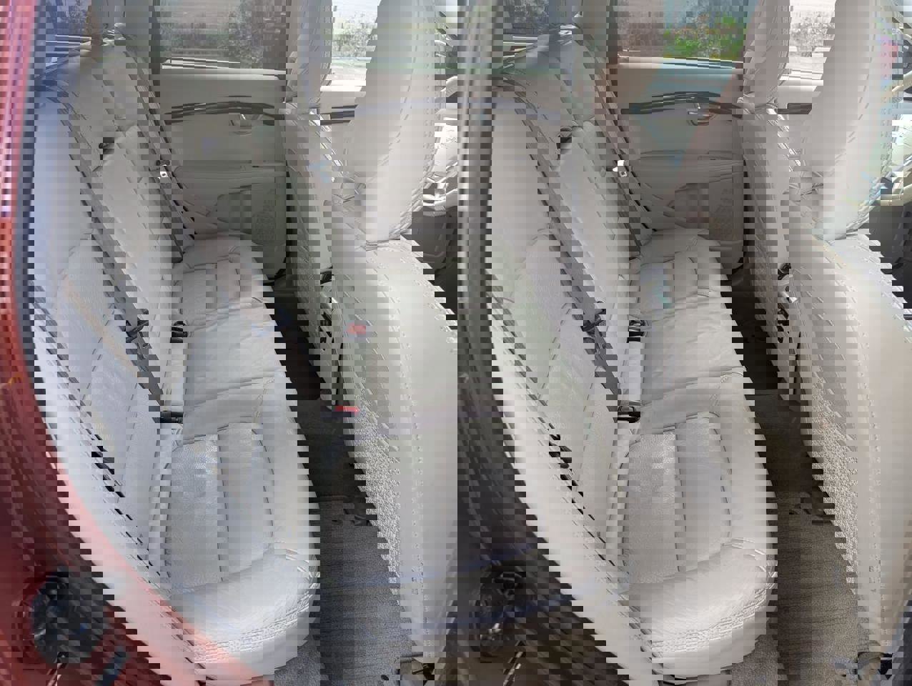 Used 2012 Volvo XC70 T6 Platinum image 16