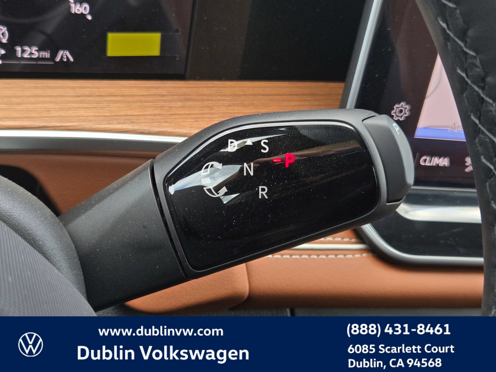 New 2026 Volkswagen Tiguan SEL R-Line AWD/4WD image 18