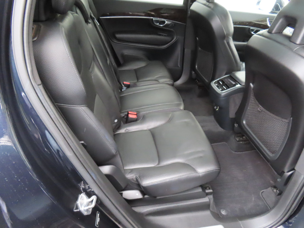 Used 2017 Volvo XC90 T6 Momentum w/ Vision Package image 18