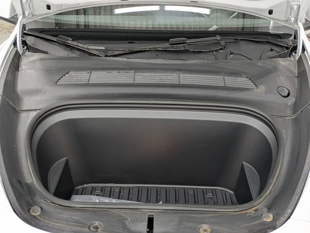 Used 2025 Tesla Model Y Long Range image 13