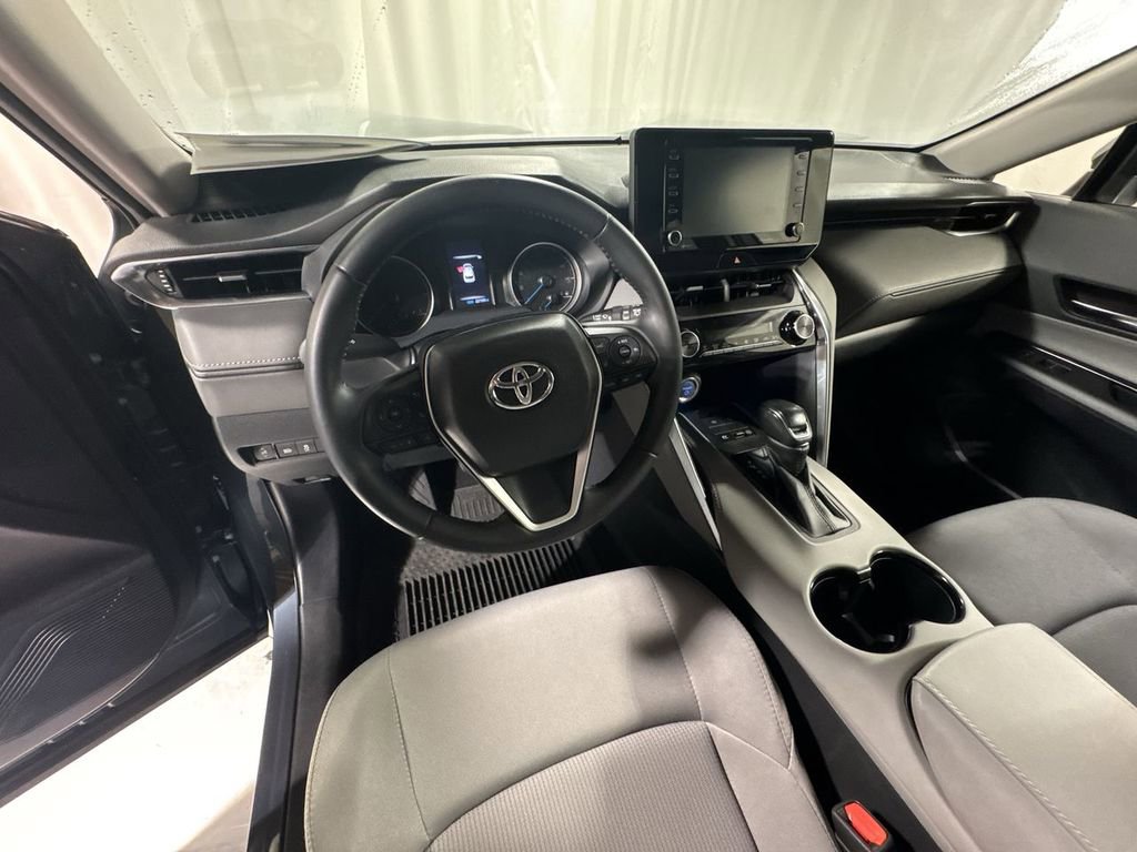 Used 2021 Toyota Venza LE image 16