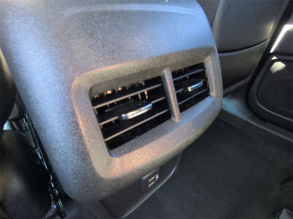 Used 2023 GMC Terrain SLE w/ Driver Convenience Package image 21