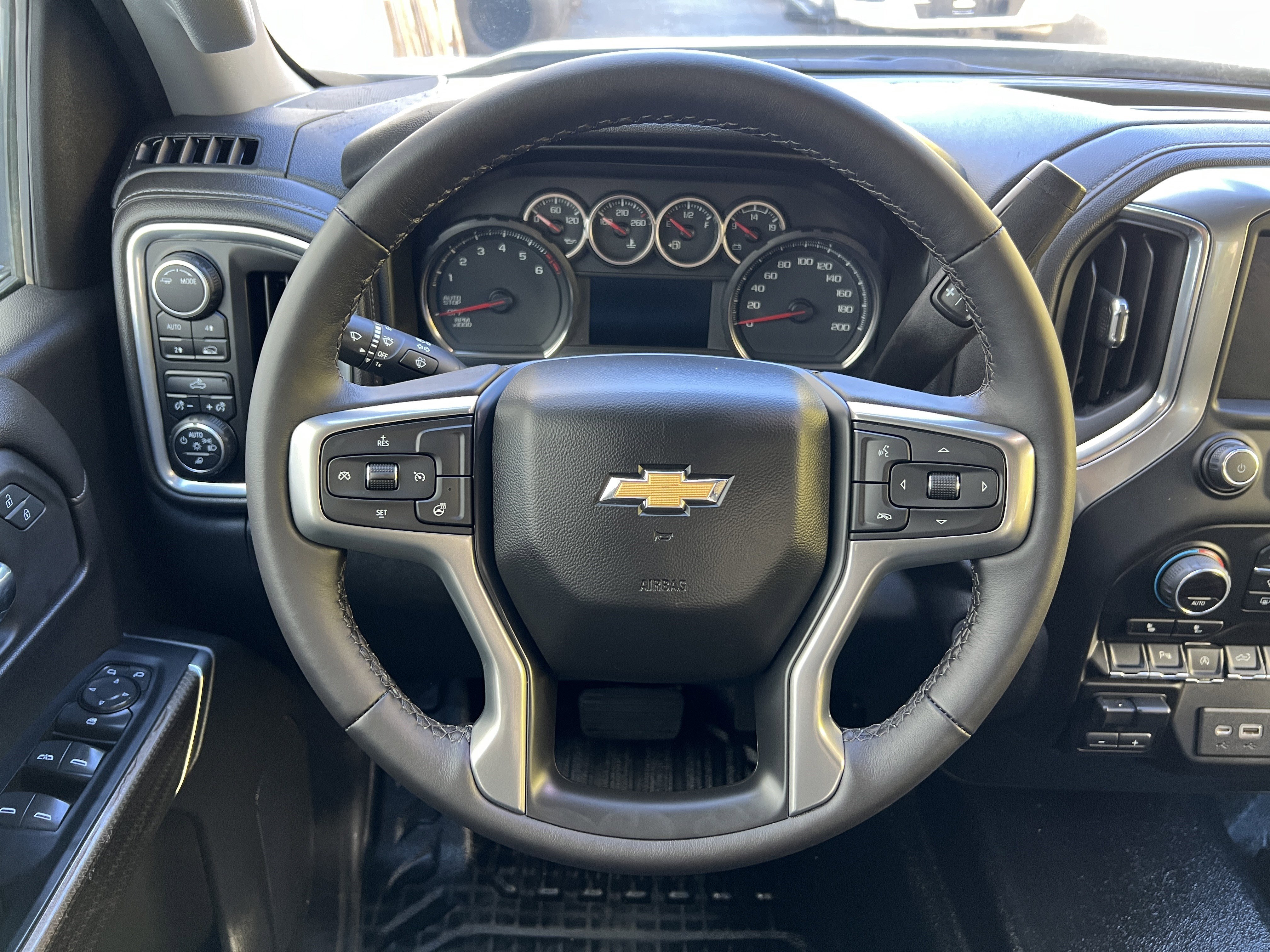 Used 2022 Chevrolet Silverado 1500 LT image 22