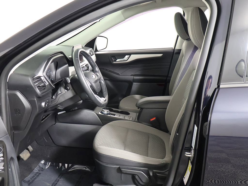 Used 2021 Ford Escape SE w/ SE Sport Appearance Package image 23