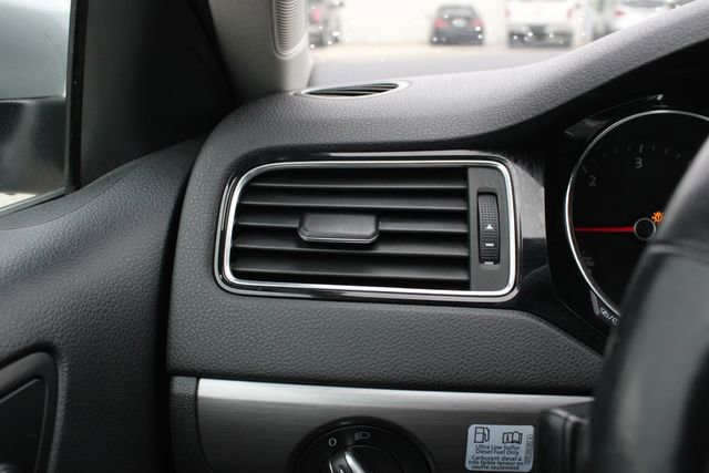 Used 2015 Volkswagen Jetta TDI SE FWD image 8