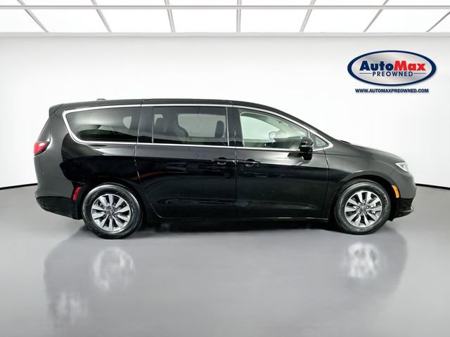 Used 2024 Chrysler Pacifica Select image 10