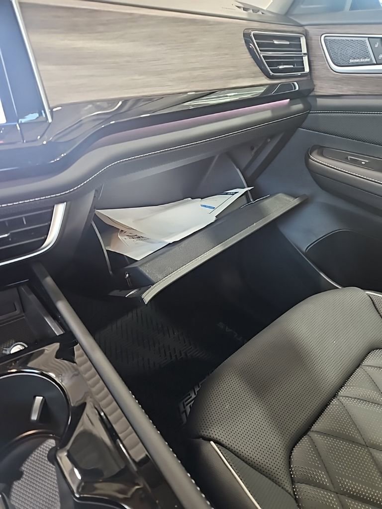 New 2026 Volkswagen Atlas SEL Premium R-Line image 32