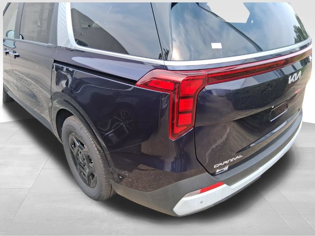 Certified 2026 Kia Carnival FWD image 9
