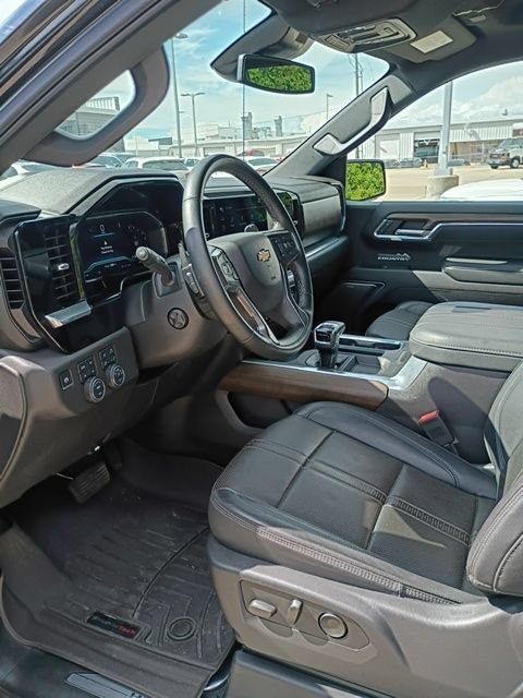 Used 2024 Chevrolet Silverado 1500 High Country w/ Z71 Off-Road Package AWD/4WD image 11