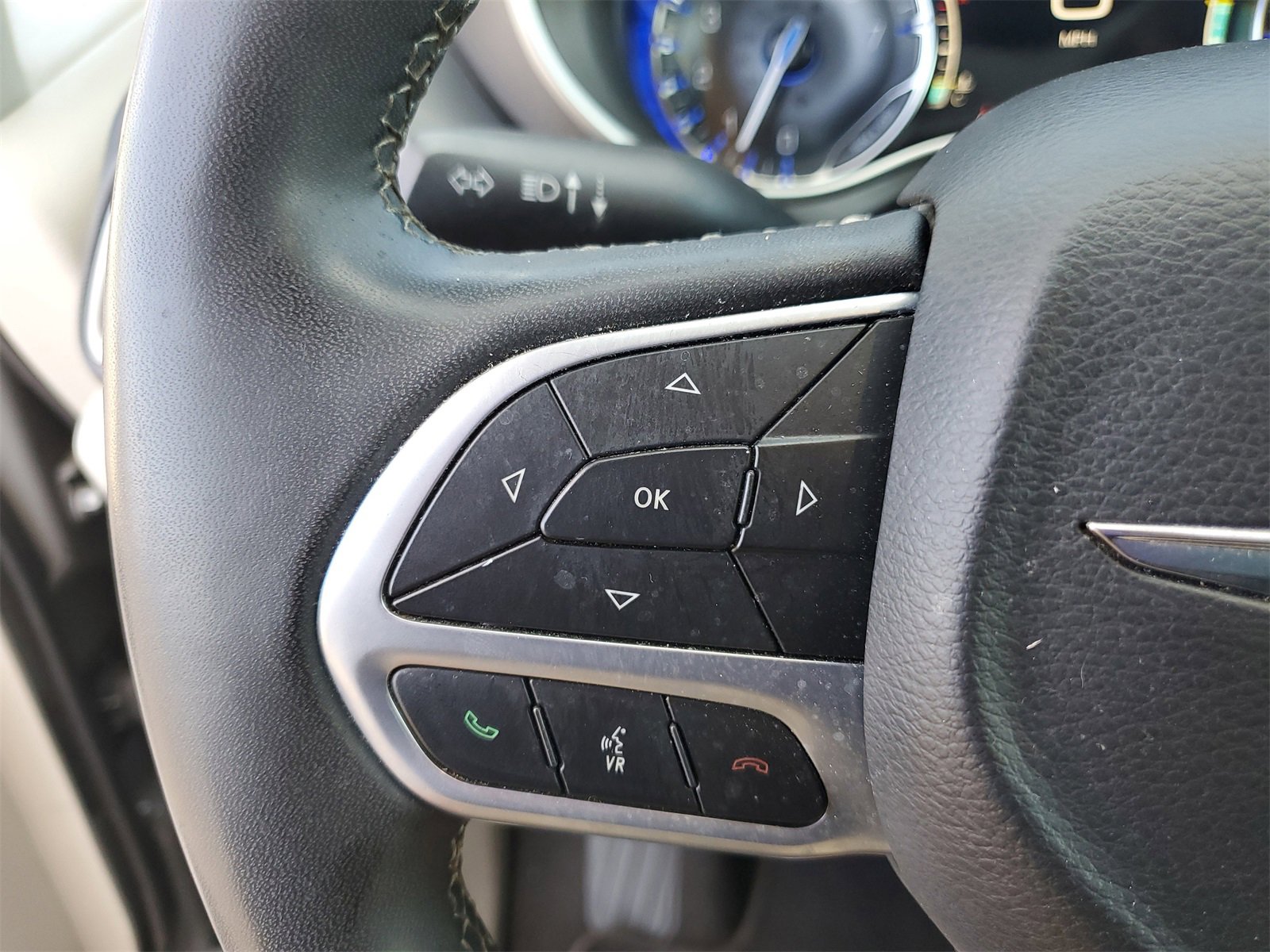 Used 2022 Chrysler Pacifica Touring-L image 17