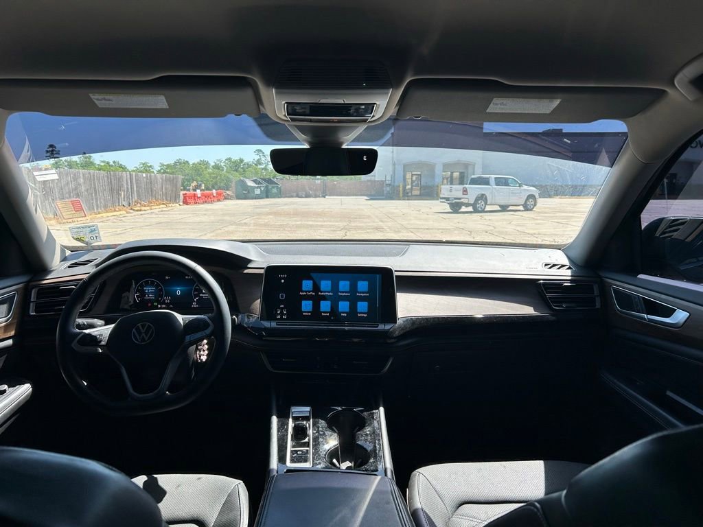 Used 2024 Volkswagen Atlas SE w/ Black Wheel Package image 16