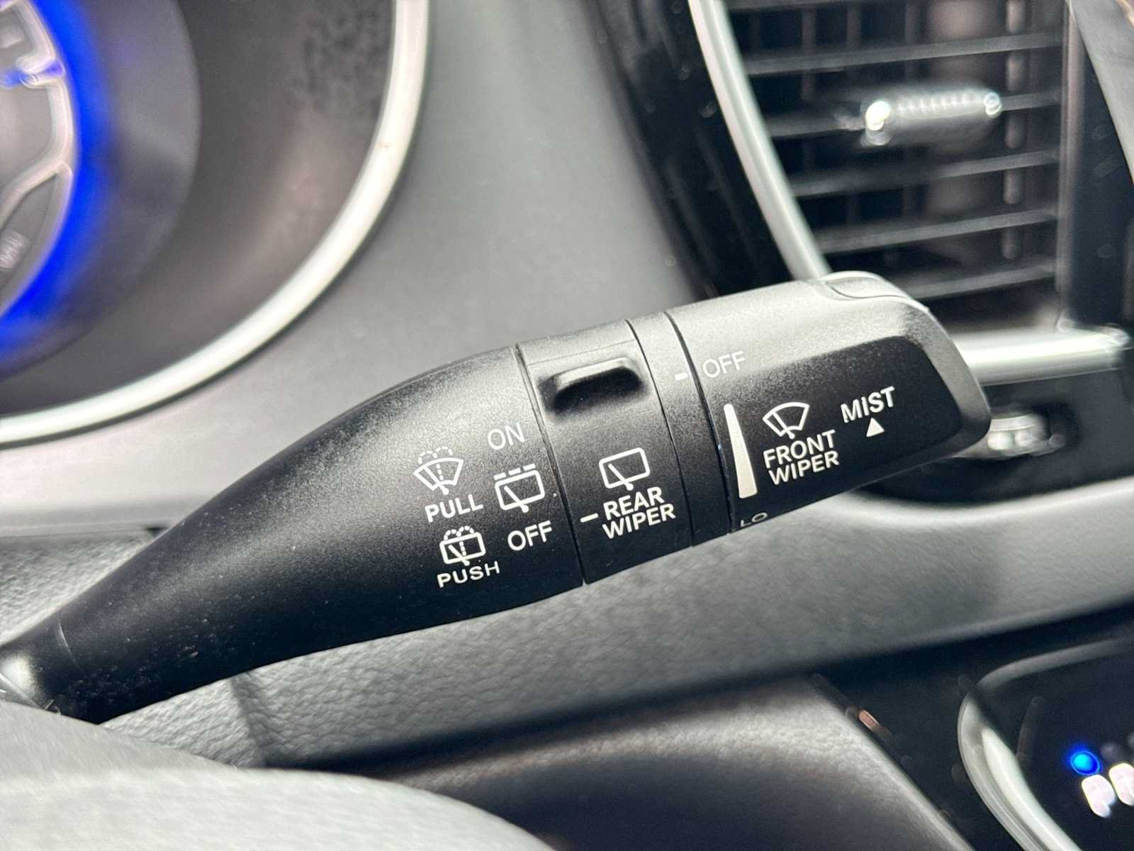 Used 2018 Chrysler Pacifica Touring-L w/ Advanced Safetytec Group FWD image 26