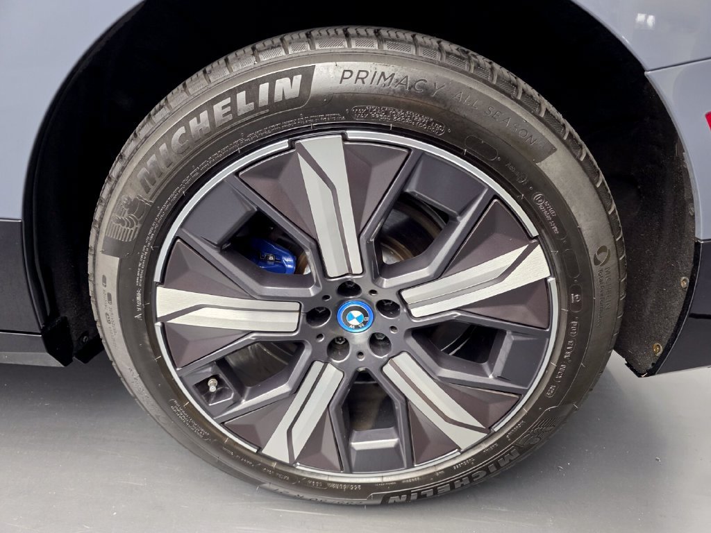 Certified 2024 BMW iX xDrive50 w/ Sport Package AWD/4WD image 17