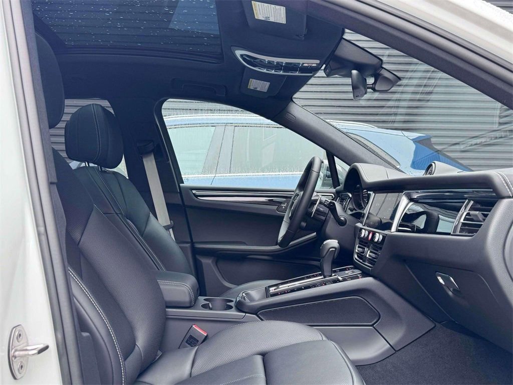 New 2026 Porsche Macan Turbo image 17
