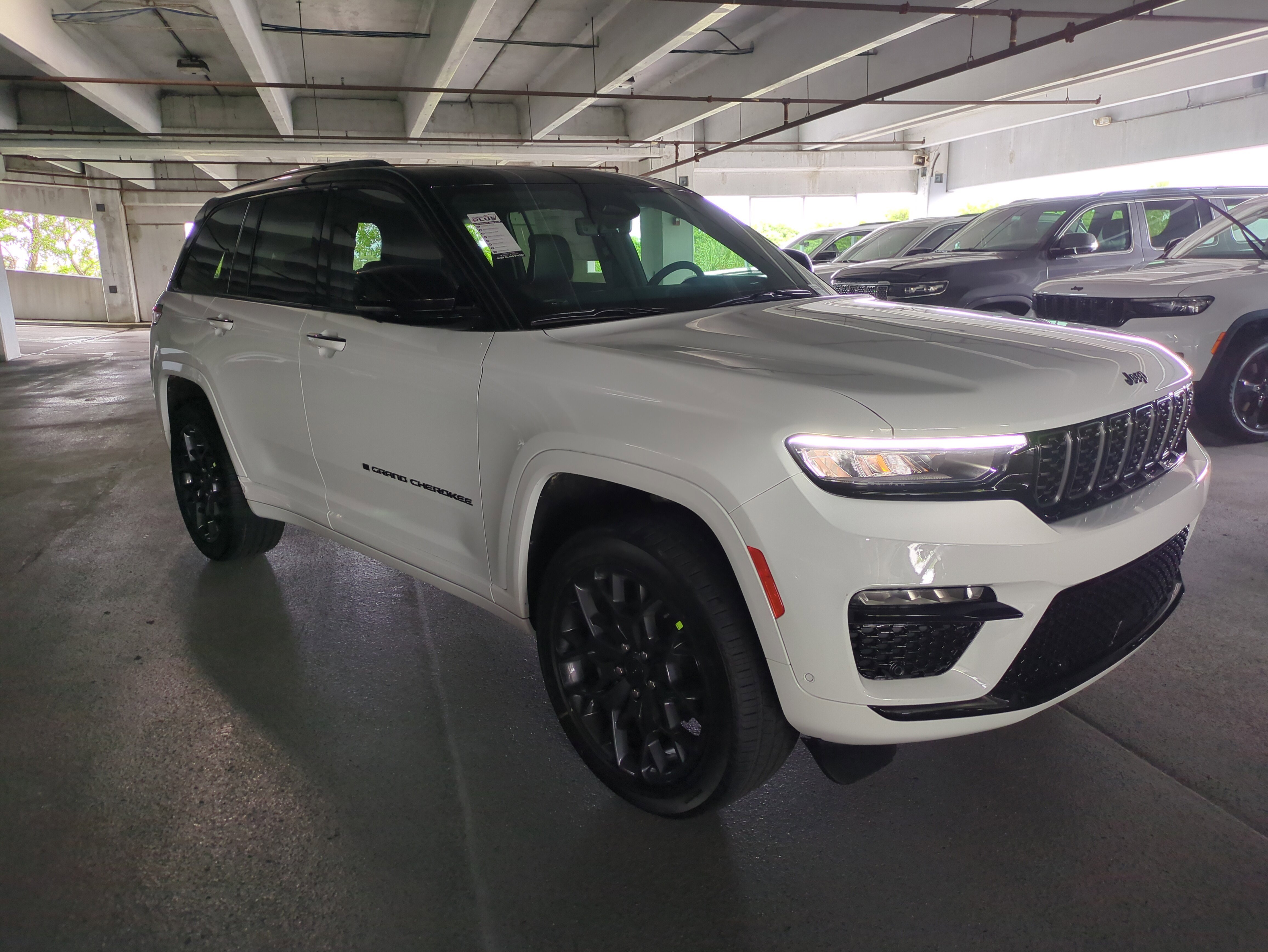 New 2025 Jeep Grand Cherokee Summit image 2