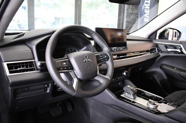 New 2026 Mitsubishi Outlander AWD image 21