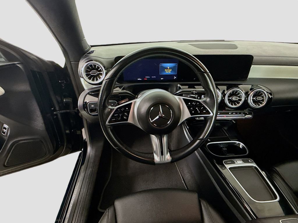 Used 2025 Mercedes-Benz CLA 250 4MATIC image 11