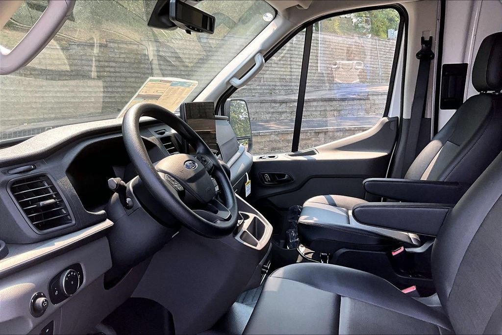 New 2026 Ford Transit 250 148 Medium Roof RWD image 9
