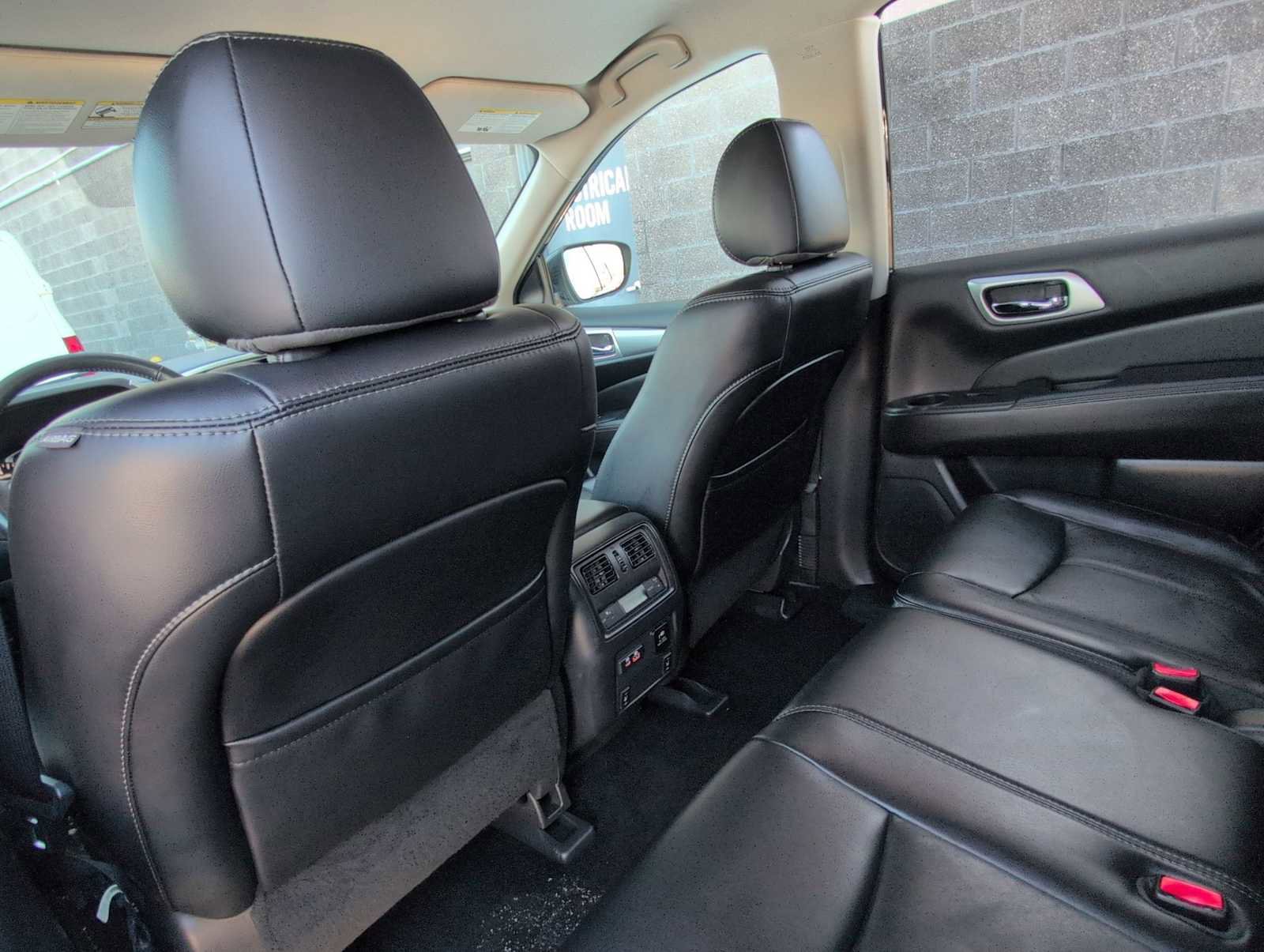 Used 2019 Nissan Pathfinder SL image 19