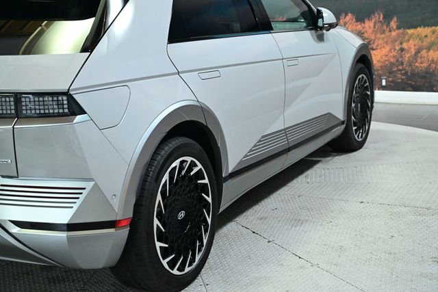 Used 2024 Hyundai Ioniq 5 Limited image 9