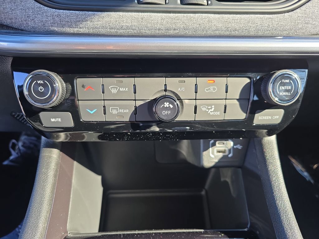 New 2026 Jeep Compass Latitude image 21