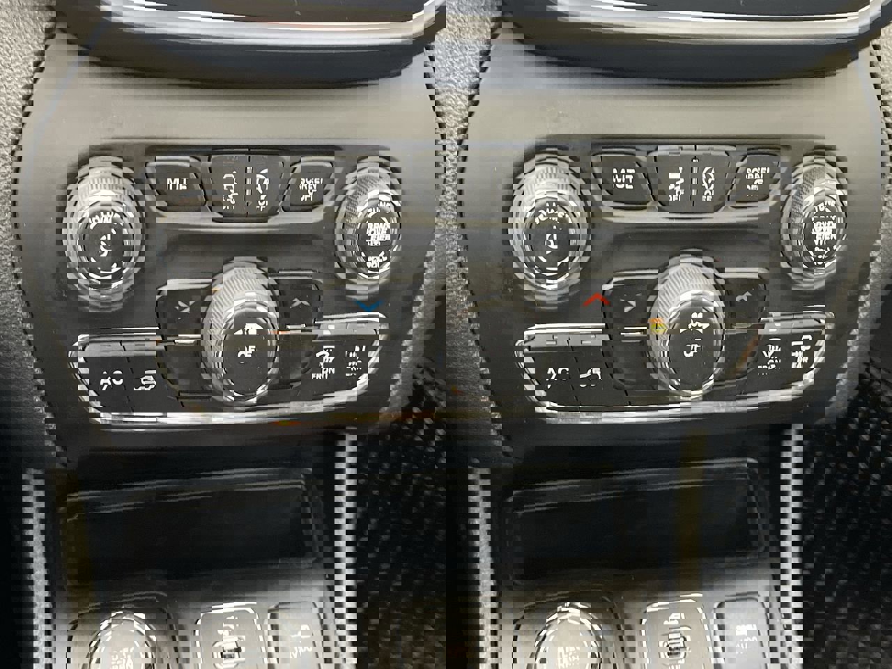 Used 2022 Jeep Cherokee Latitude w/ Sun & Sound Group image 18