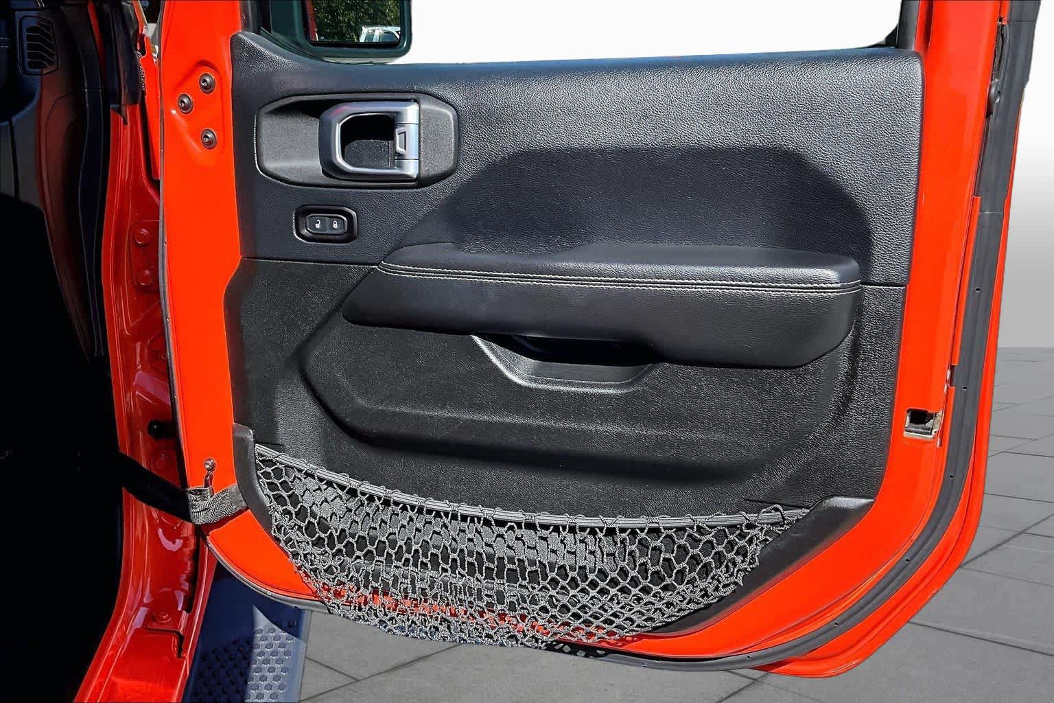 Used 2018 Jeep Wrangler Unlimited Sahara AWD/4WD image 23
