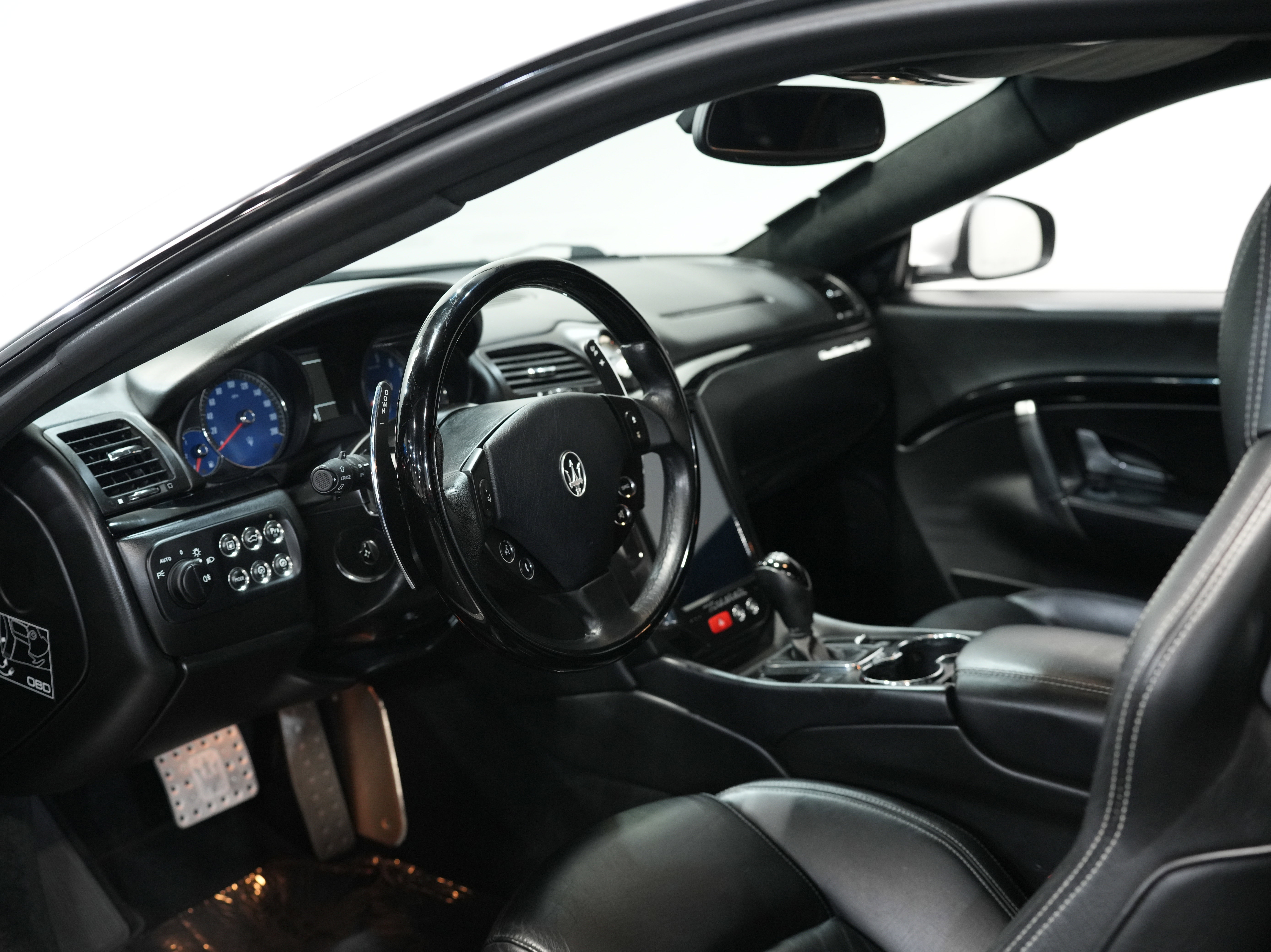 Used 2015 Maserati GranTurismo Sport image 32