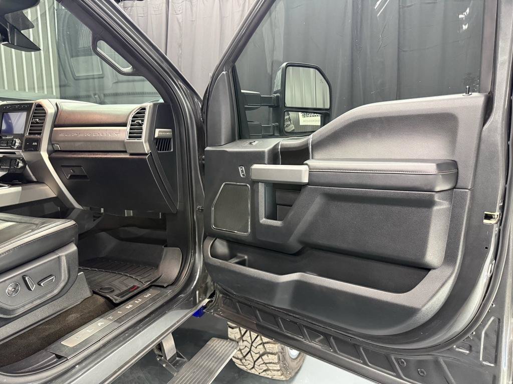 Used 2018 Ford F250 Platinum w/ Platinum Ultimate Package AWD/4WD image 26