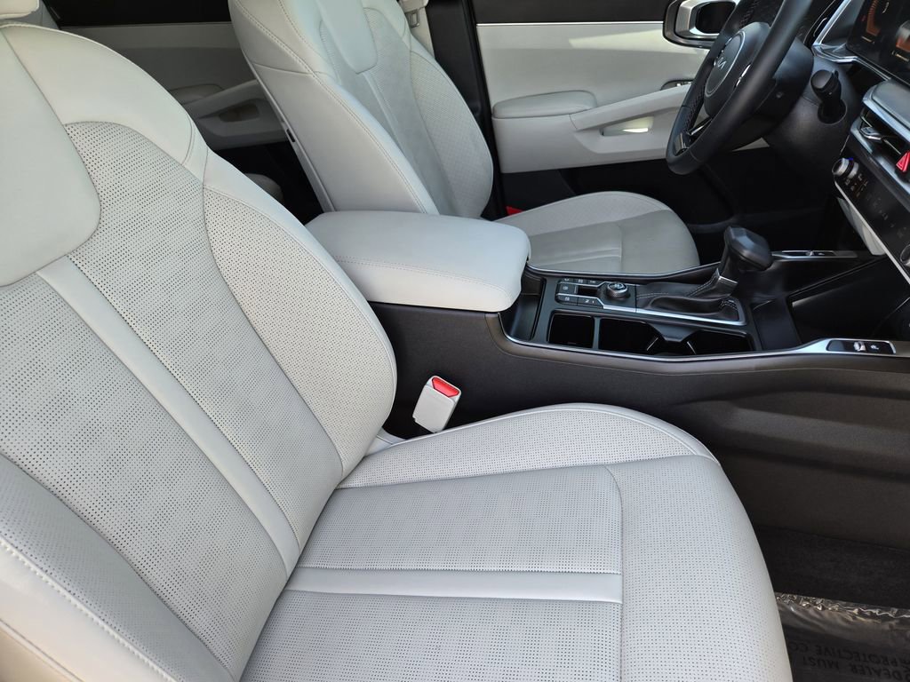 Certified 2025 Kia Sorento S image 19