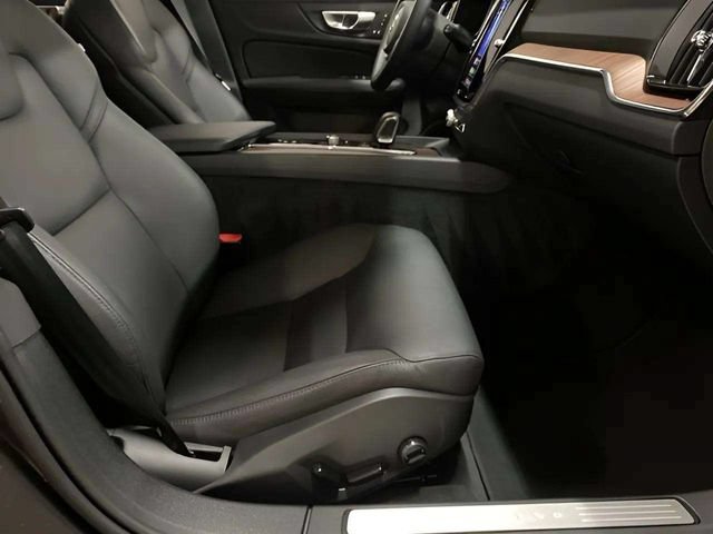Used 2025 Volvo V60 B5 Cross Country Plus AWD/4WD image 78