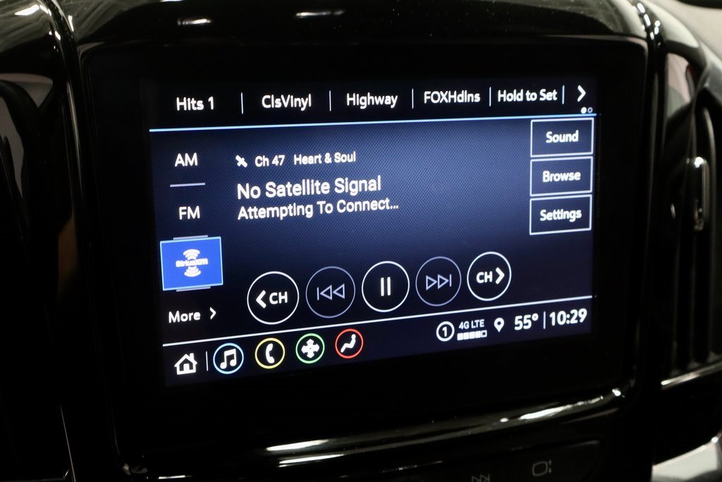 Used 2023 Chevrolet Traverse LT image 3