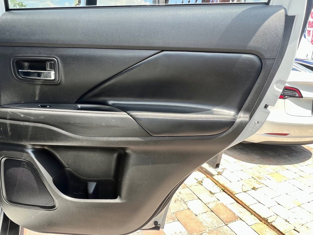 Used 2020 Mitsubishi Outlander SEL image 42