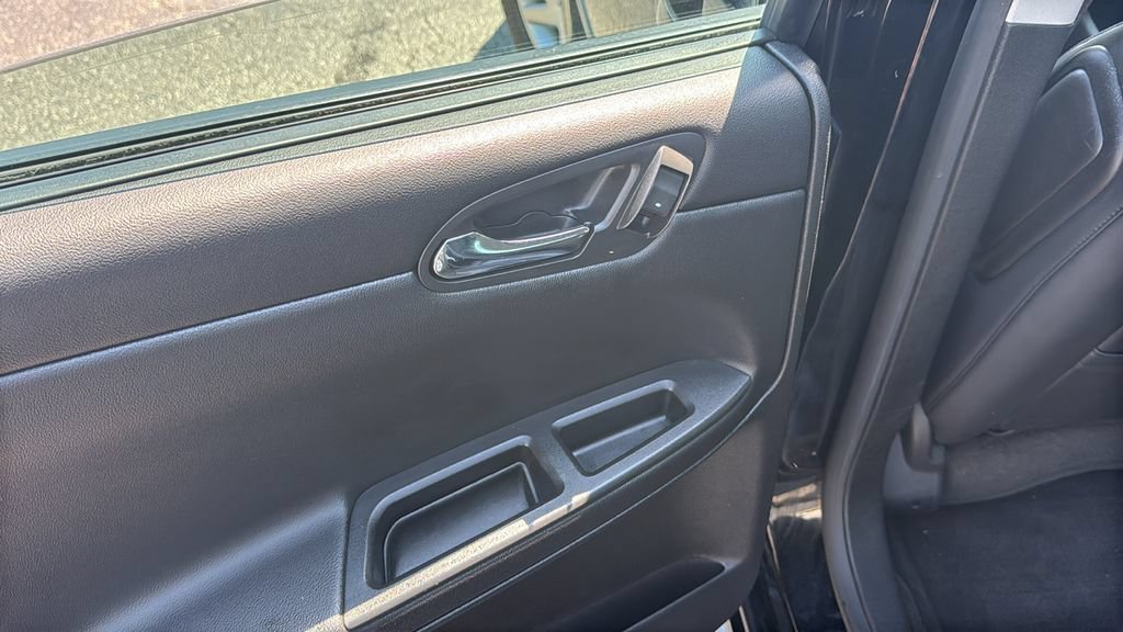 Used 2011 Chevrolet Impala LT w/ Luxury Edition Package FWD image 28