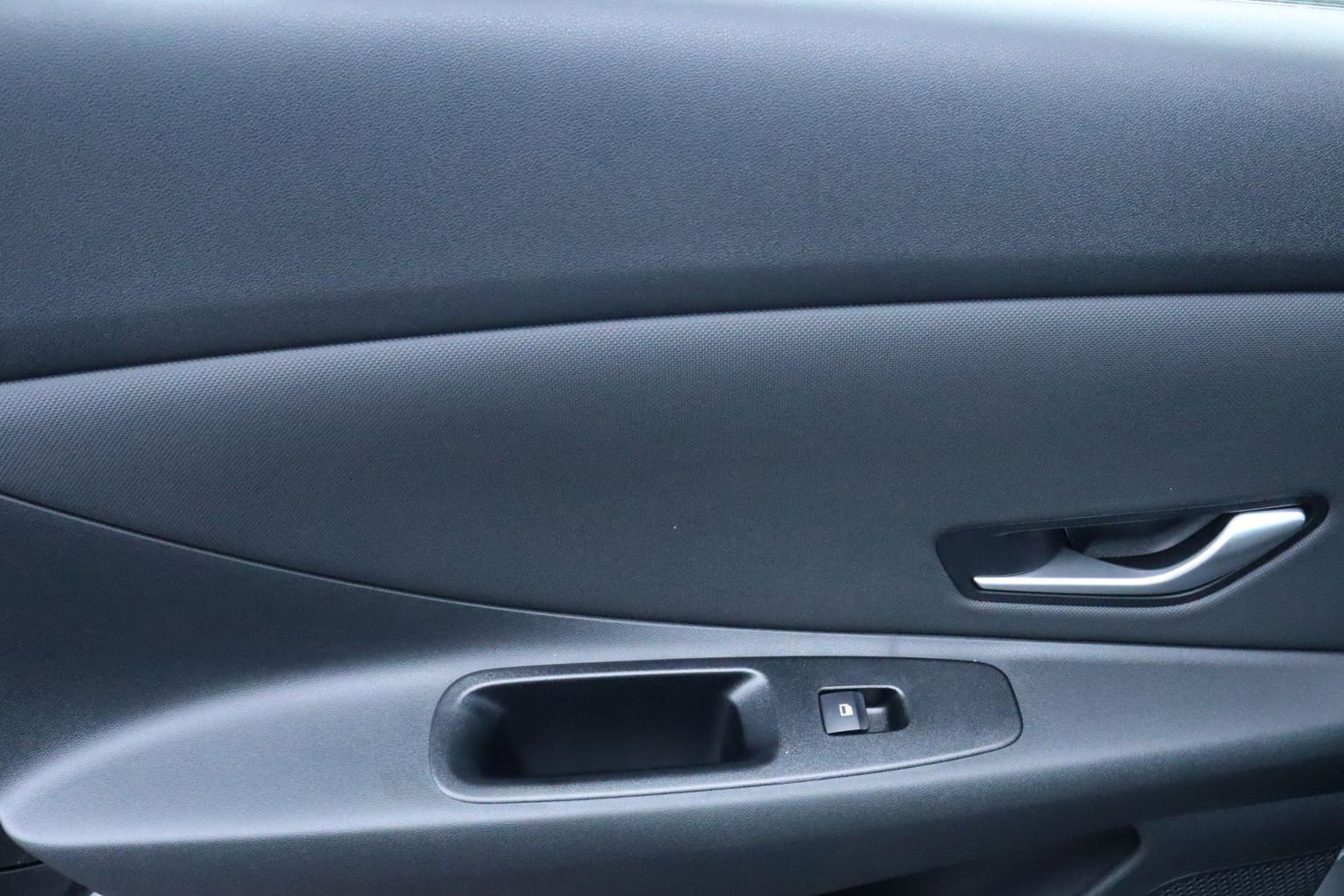 New 2025 Hyundai Elantra Limited image 23