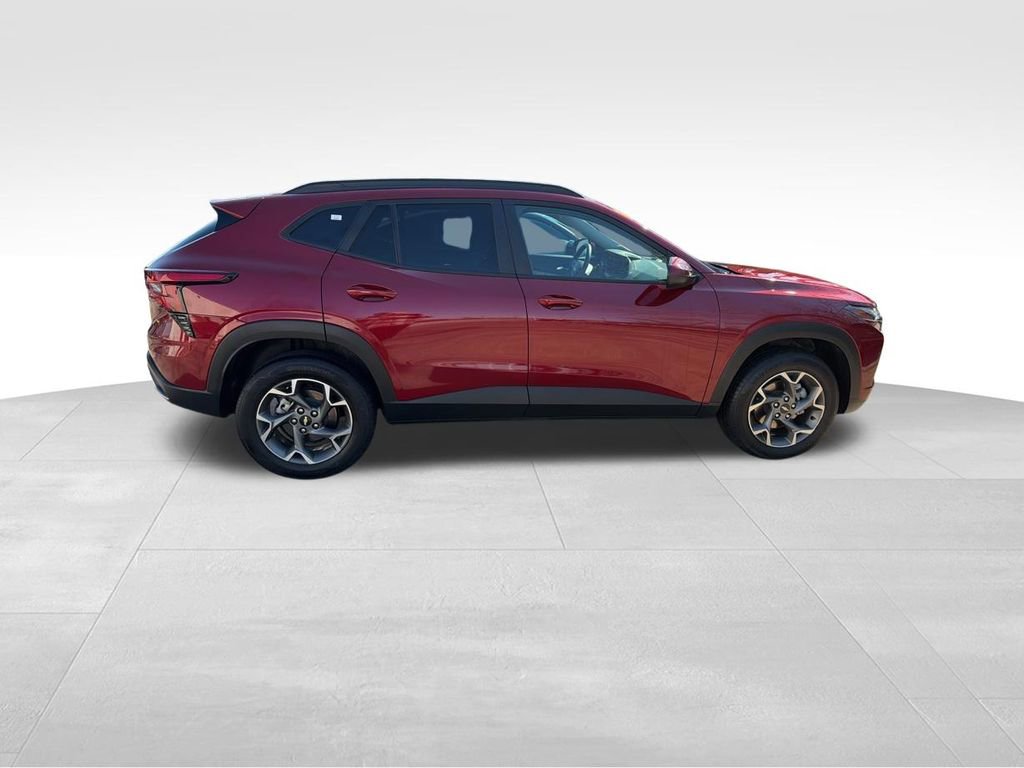 Used 2025 Chevrolet Trax LT image 11