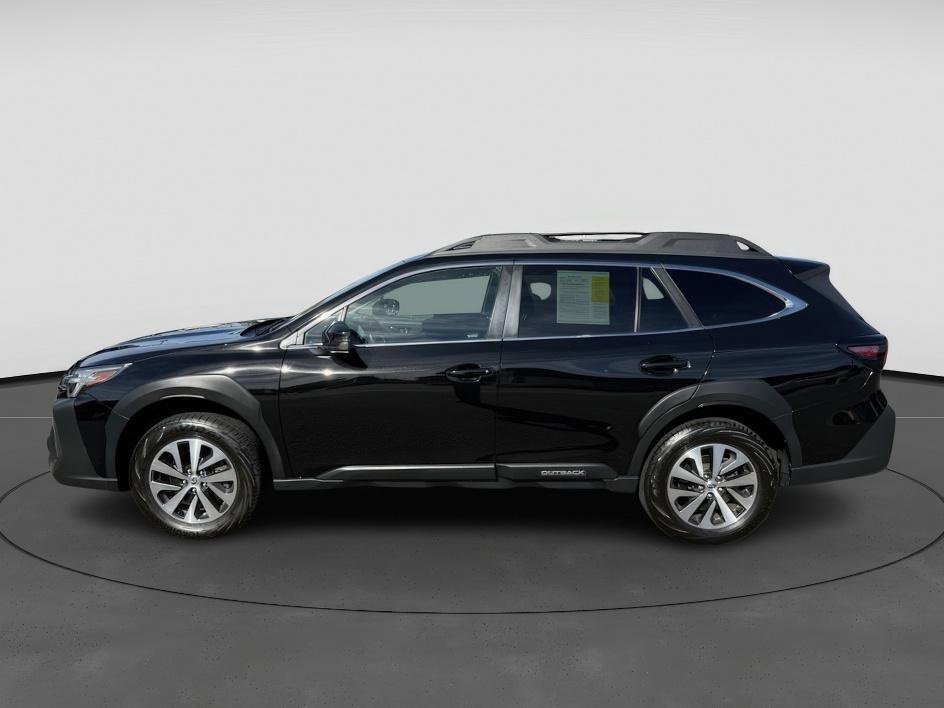 Used 2023 Subaru Outback Premium image 9