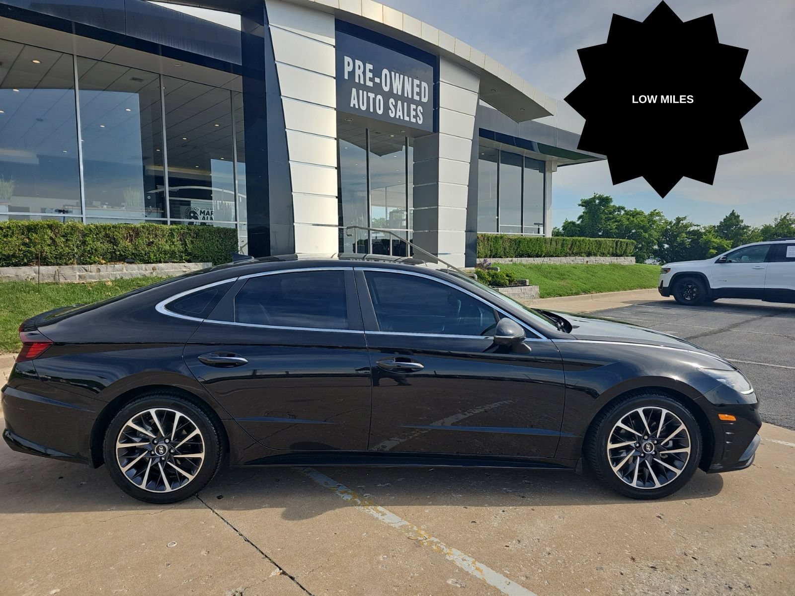 Used 2022 Hyundai Sonata Limited FWD image 2