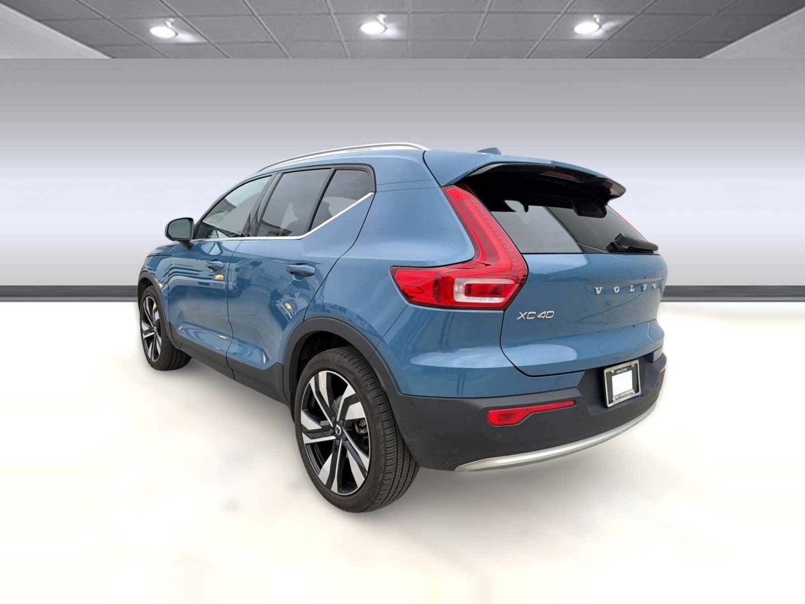 Certified 2023 Volvo XC40 B5 Ultimate w/ Protection Package Premier image 3