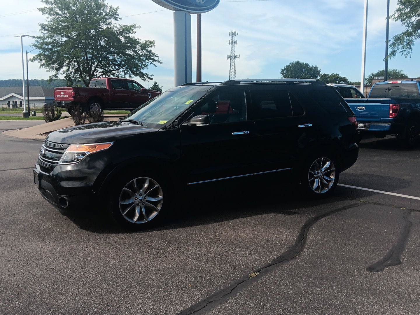 Used 2015 Ford Explorer Limited w/ Equipment Group 302A AWD/4WD image 10